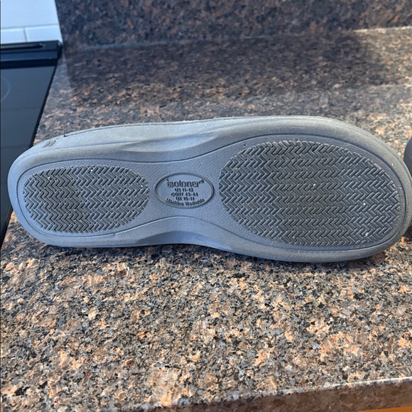Men’s grey isotonic slippers size 11-12 - Picture 5 of 6